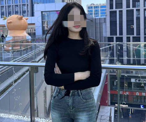 海角社区.疯狂抽插堂姐的白虎骚逼把堂姐操得高潮不断