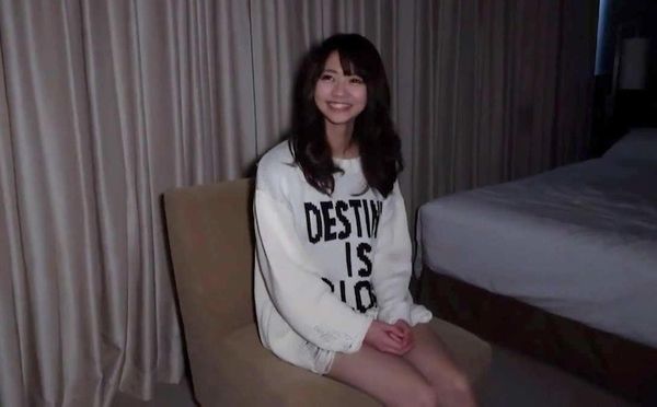 FC2 PPV 4792677 アイドル級に可愛いチアリーダー18才。