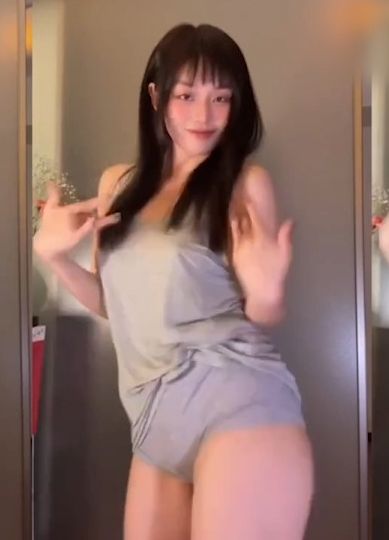 爽的艳舞最爱这种大腿肉感好的小姐姐 gPv